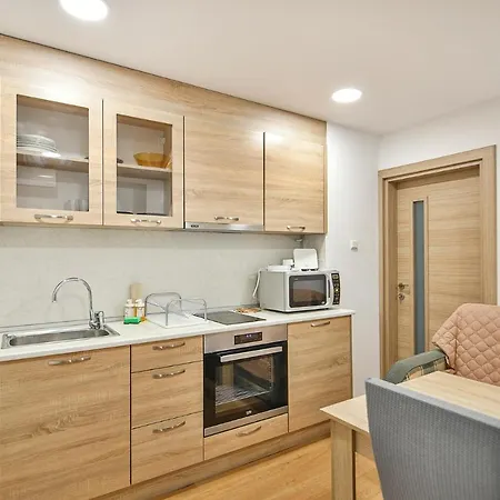 Hideout In Heart Of With Wifi Apartament